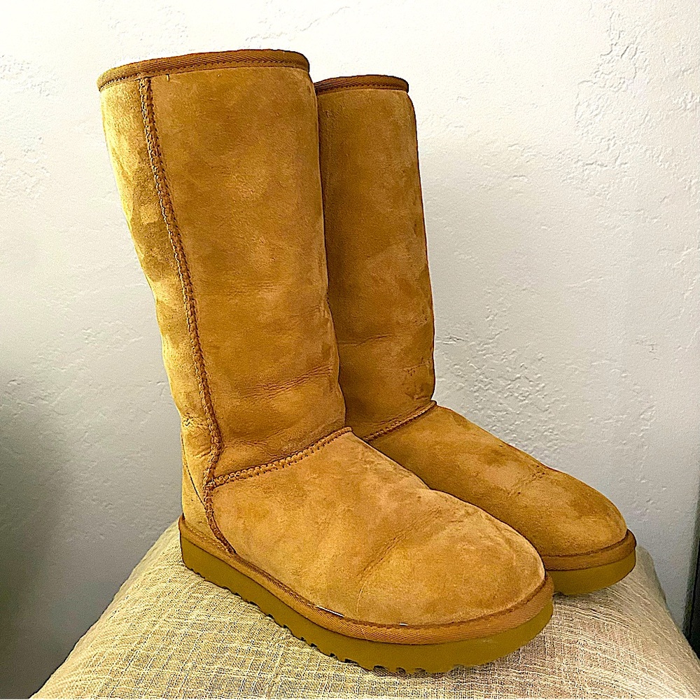 UGG Chestnut Classic Tall II Women’s 8